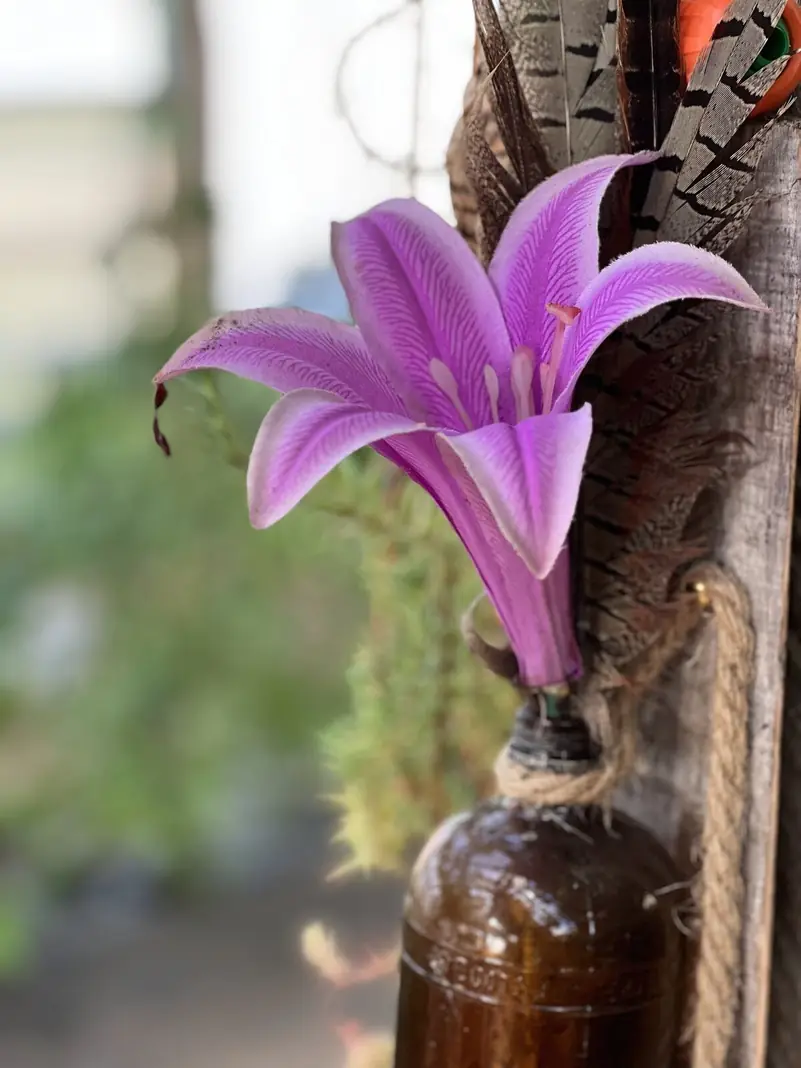 Una flor en una botella