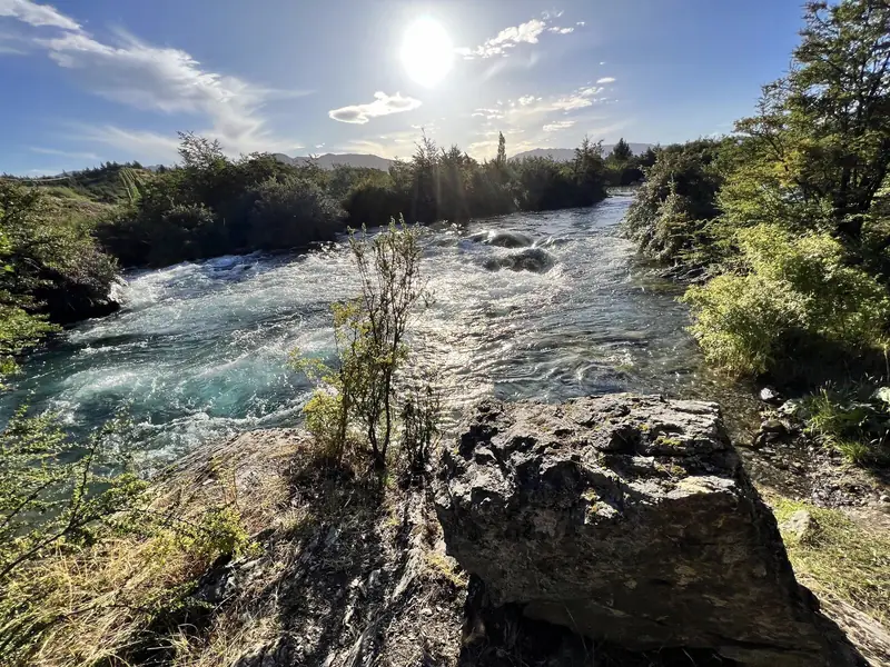 El río con sol