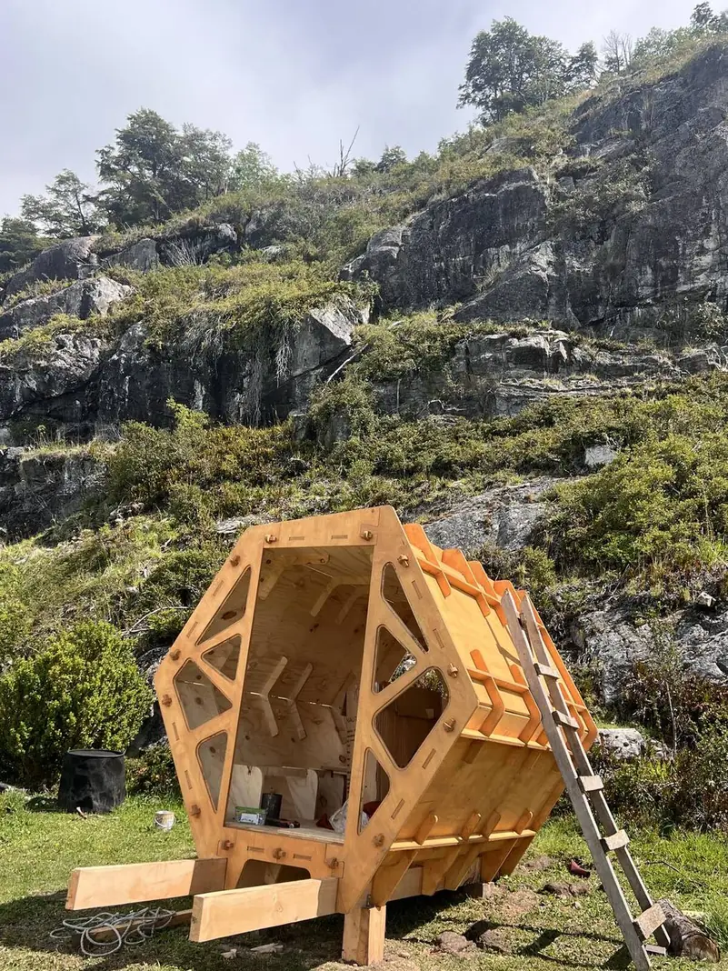 El casco de un refugio, antes de la cubierta, en Candelario Mancilla