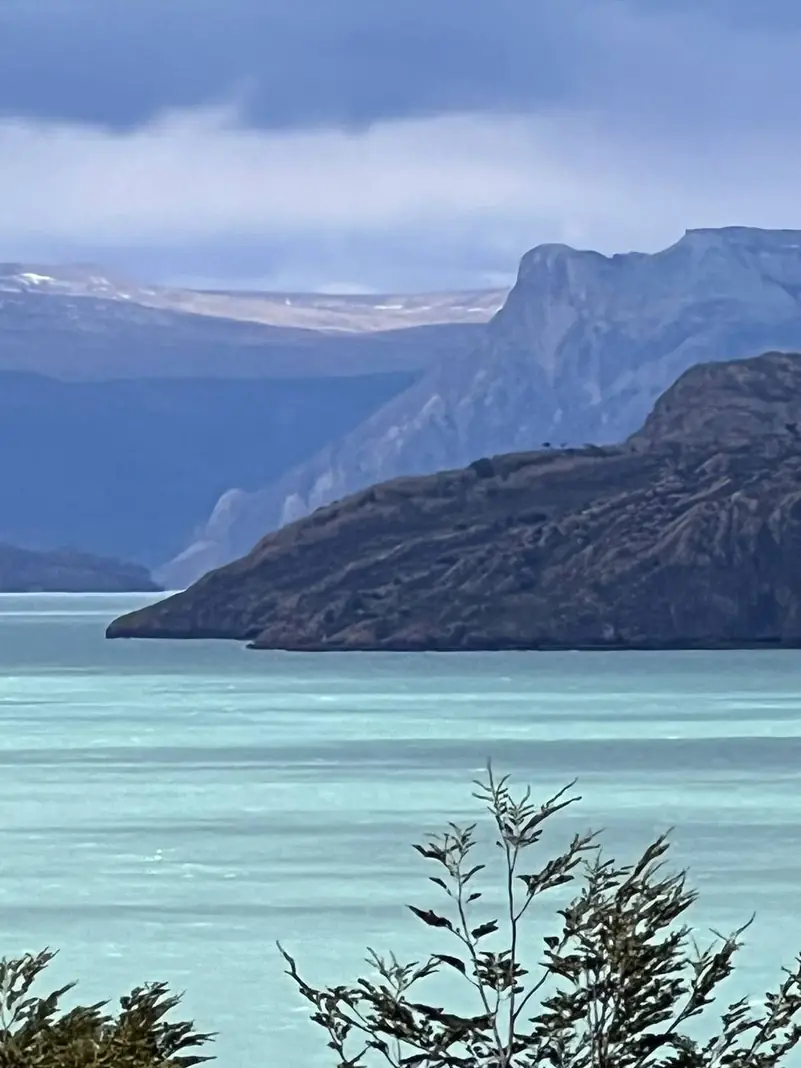 Los cerros de la otra orilla