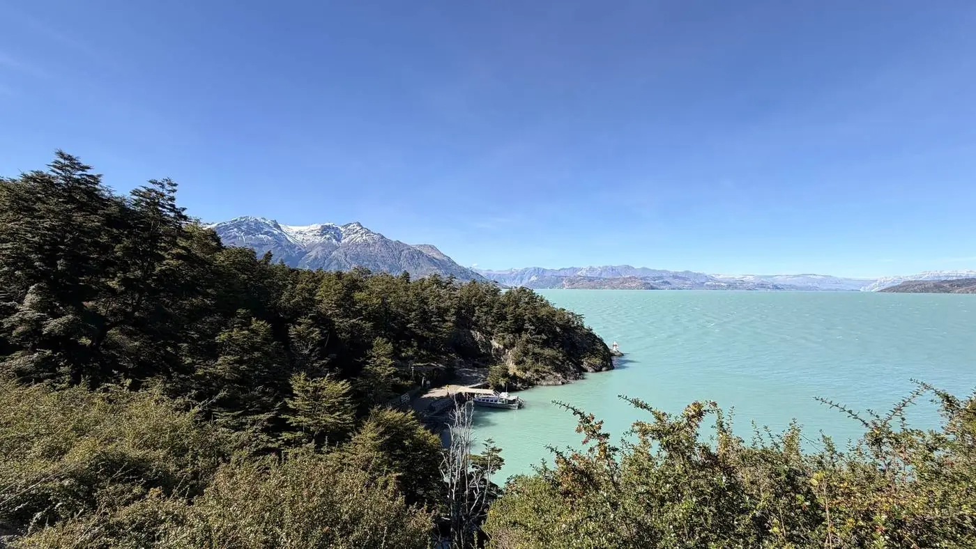 La bahía con el agua turquesa