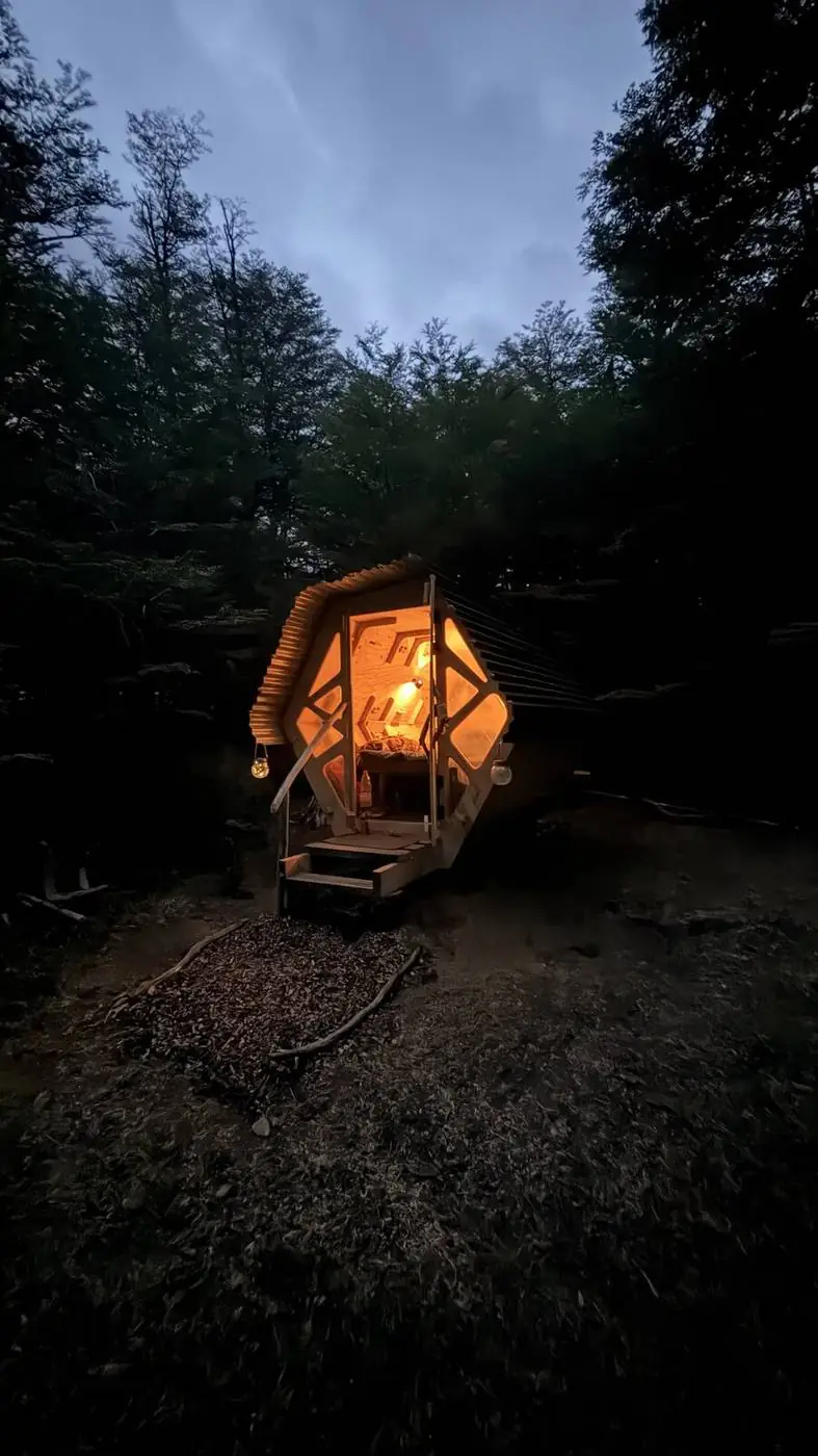 Un micro-refugio encendido en el bosque de Cerro Castillo, la temporada pasada