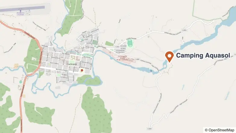 Mapa: Camping Aquasol, junto al río Cochrane, al este del pueblo