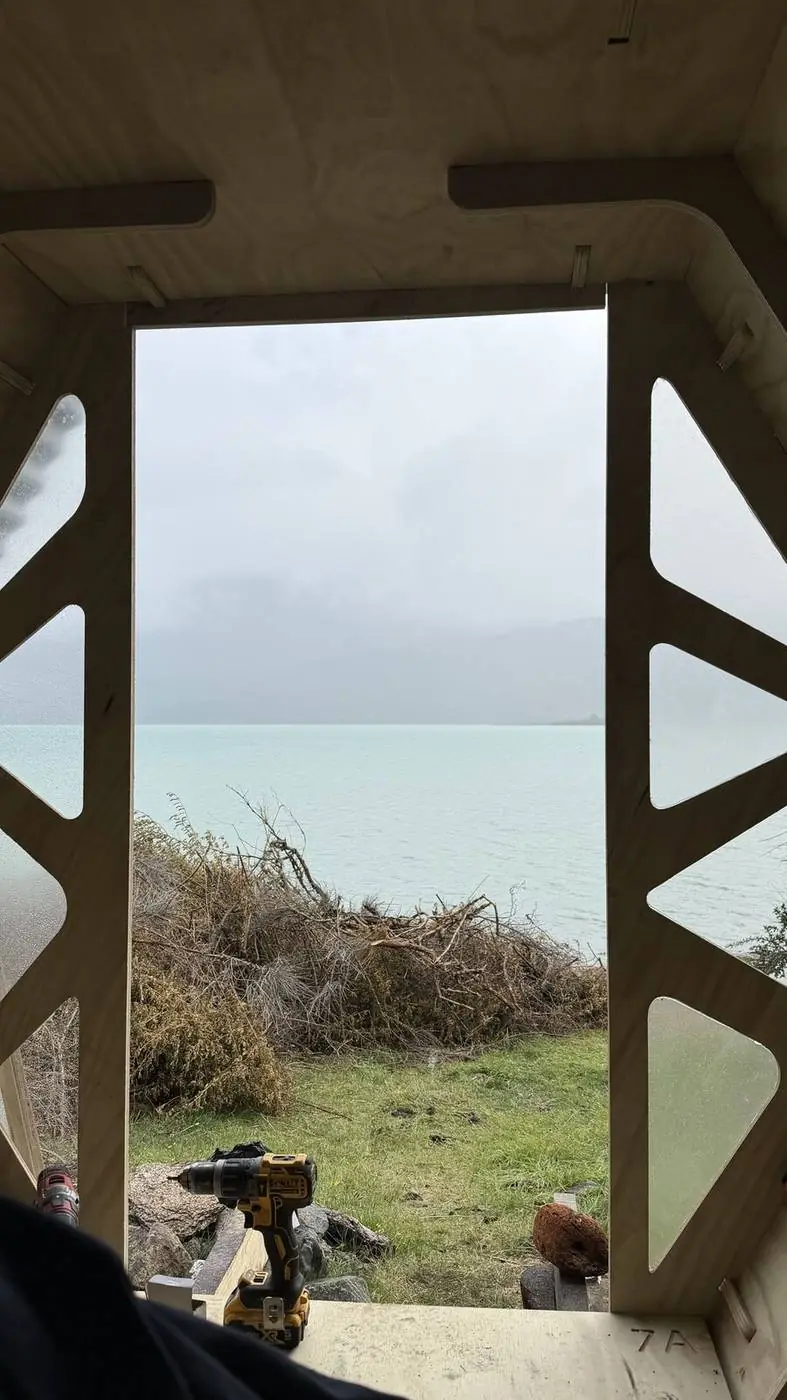 El lago visto desde la puerta del refugio