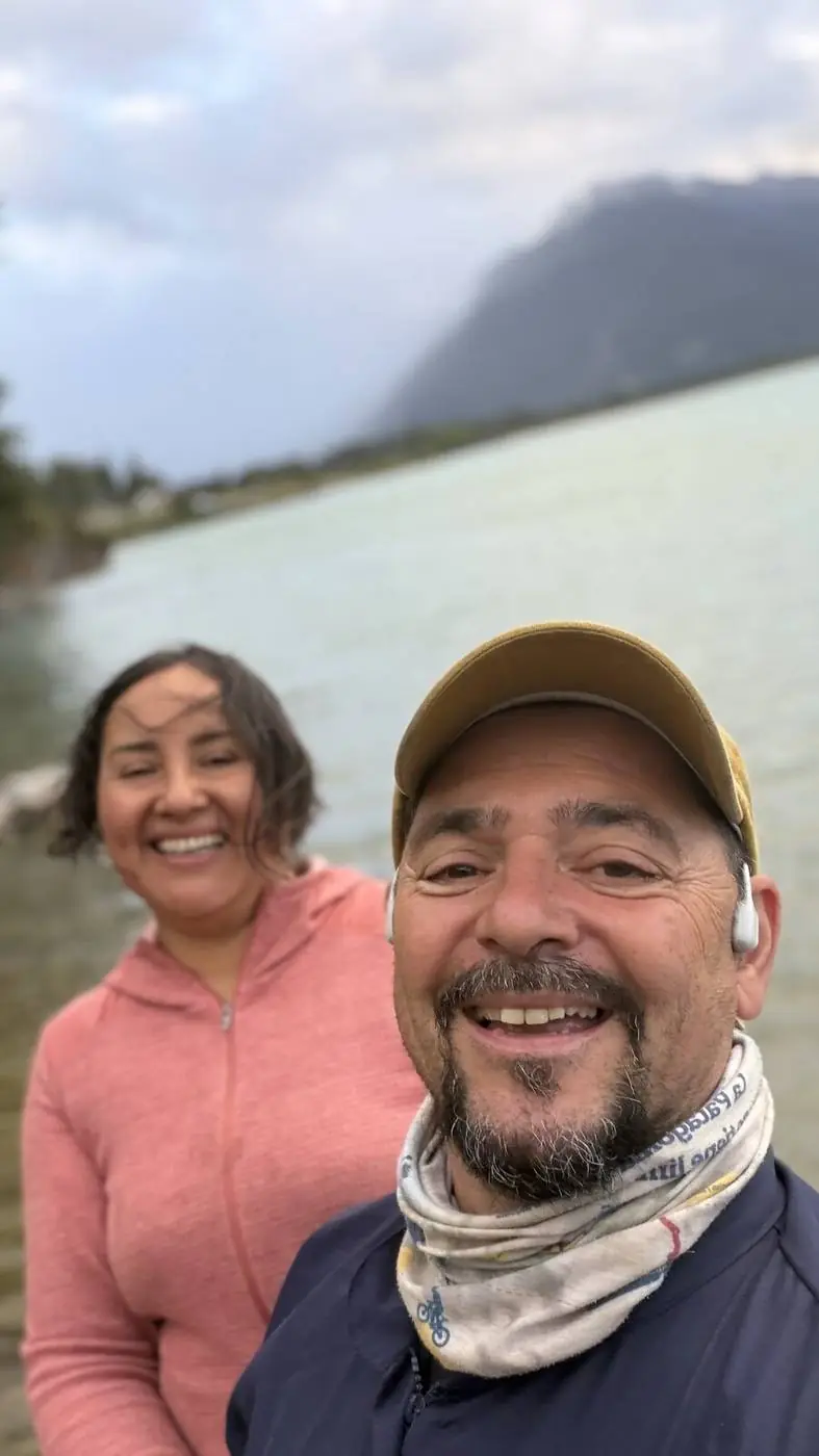 Celebrando junto al lago