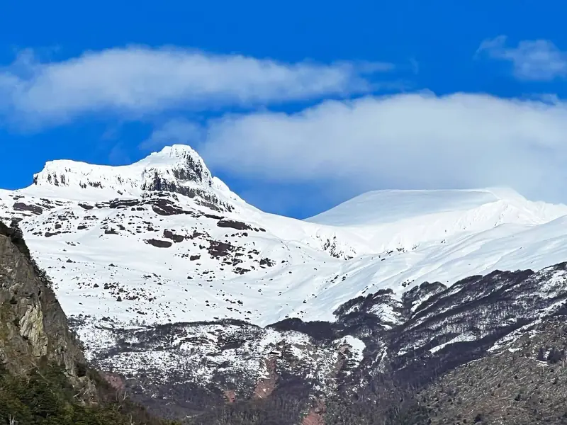 Los cerros nevados de Villa O'Higgins